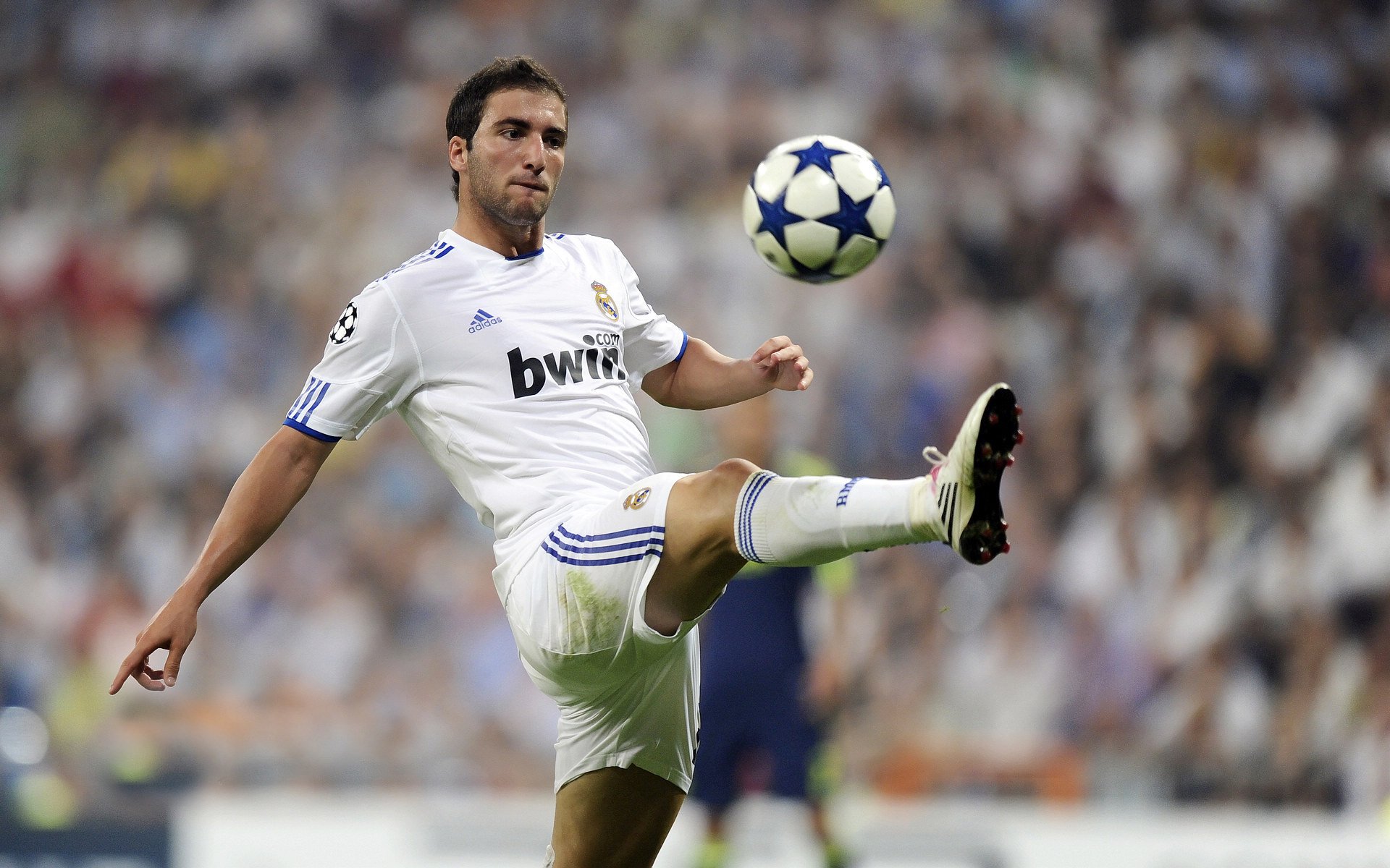 莎尔克奥尔登主帅加里史密斯继续调整战术