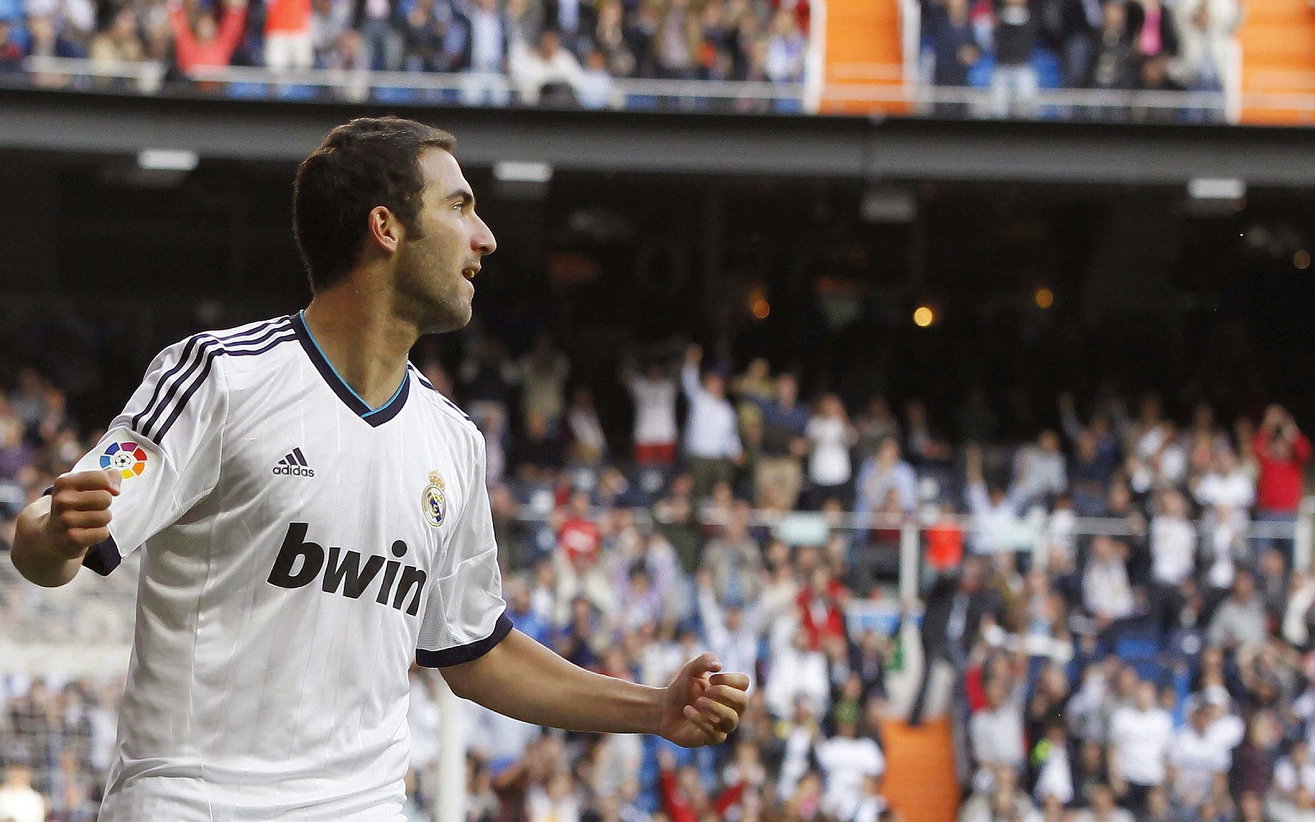 阿斯顿维拉客场惨败，保级形势严峻，阿斯顿维拉近况