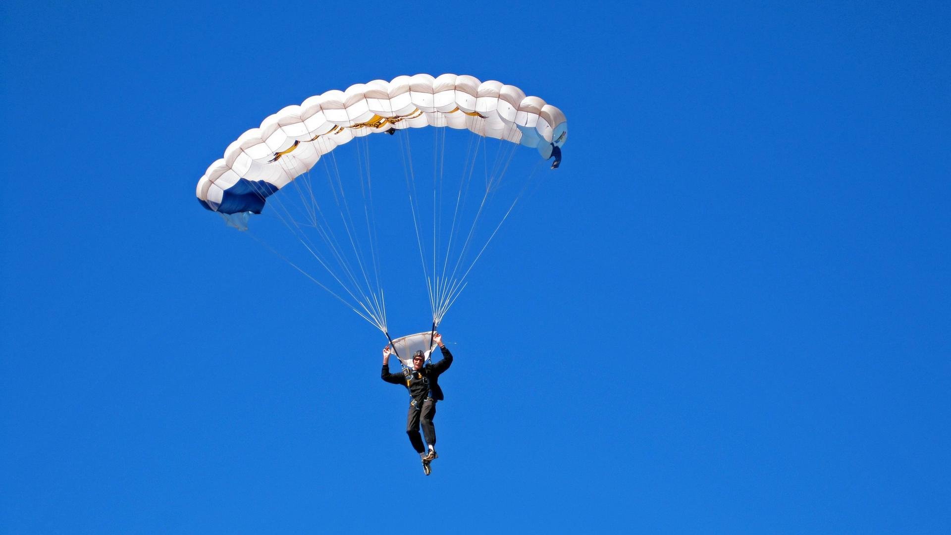 【出局方式揭秘】触杀、传杀、犀利裁决,如何确保比赛公正?,触杀和传杀